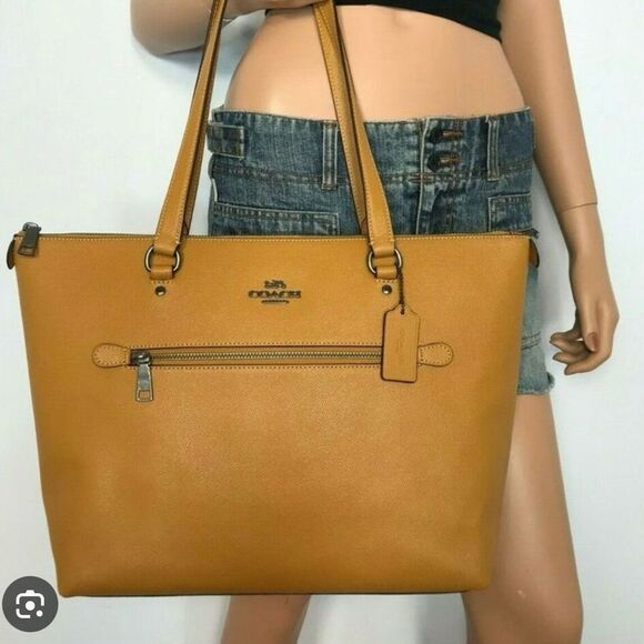 🔥🎁NWT! Coach Gallery Tote Handbag Crossgrain Leather Yellow Msrp:$328.00e - Picture 2 of 11